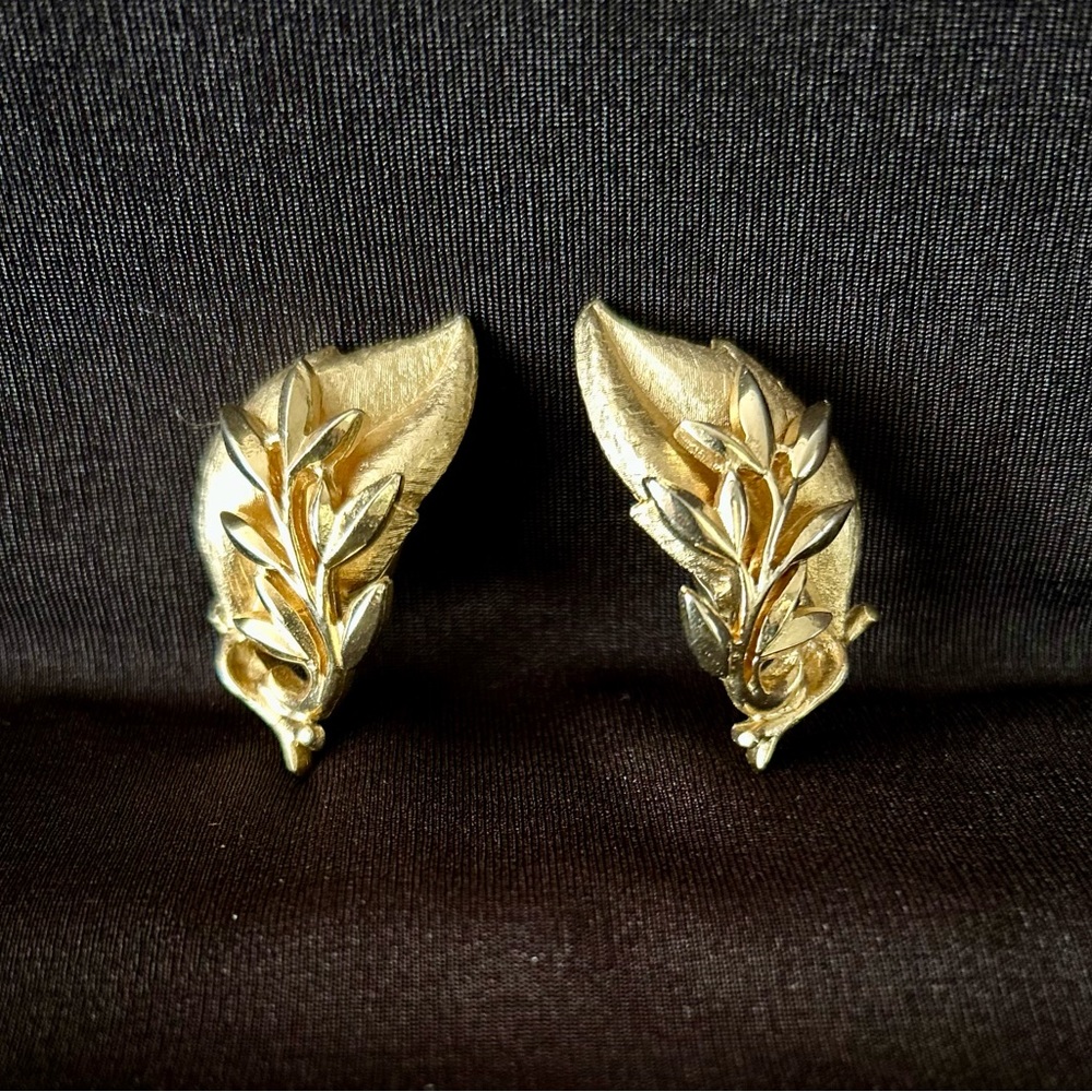 Sarah Coventry vintage clip on leaf motif earrings, circa 1960s